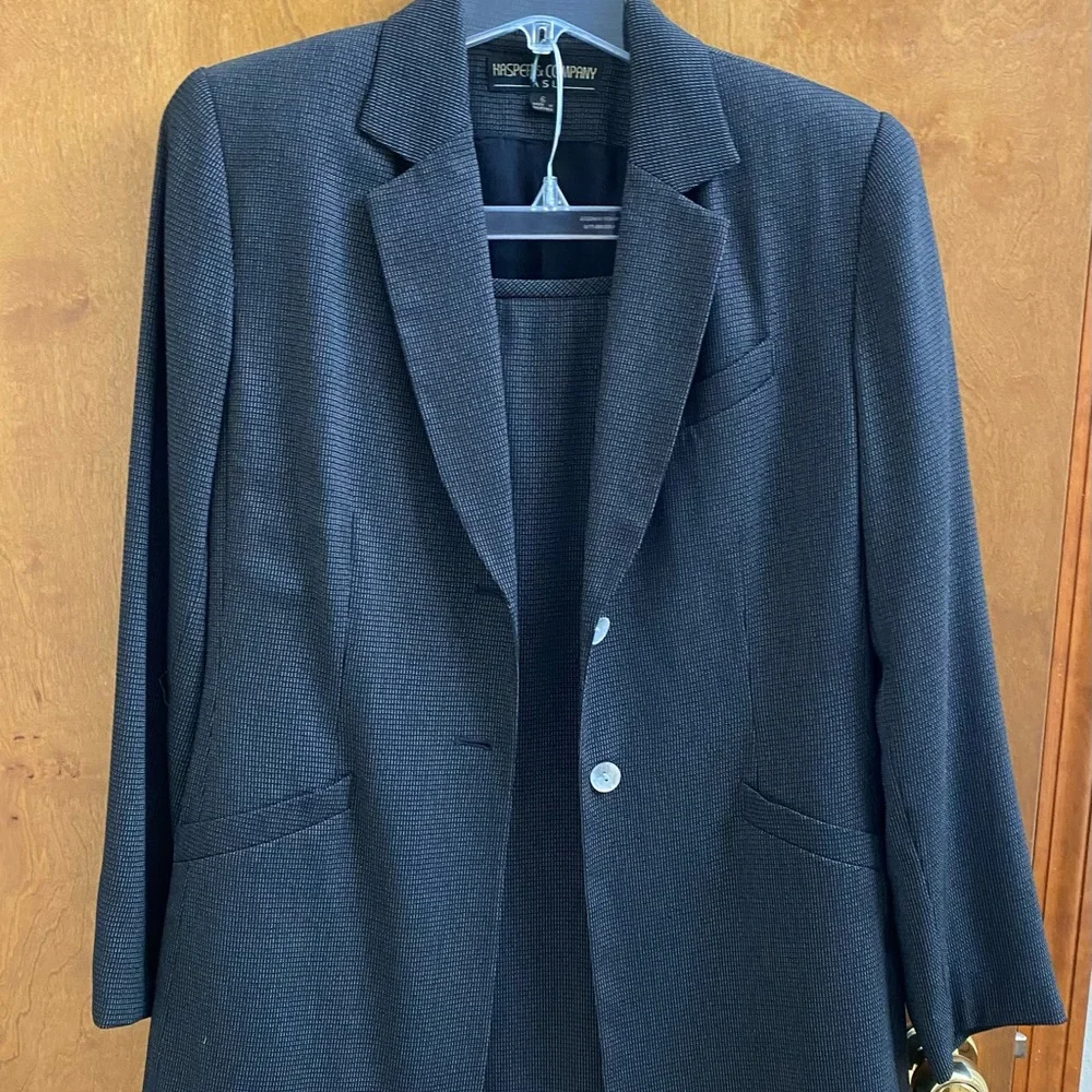 KASPER Two piece suit. Size 6 - Picture 2 of 9